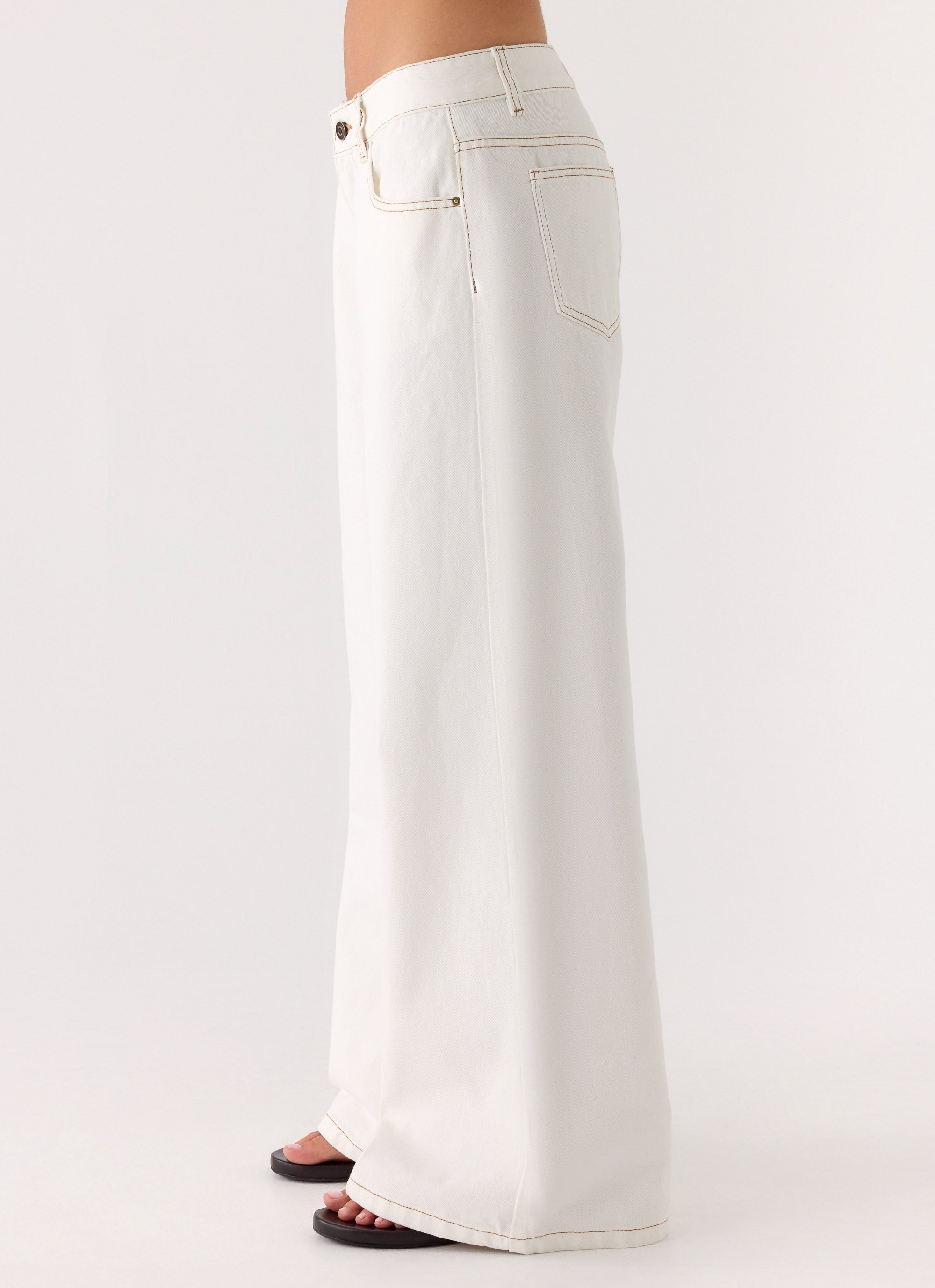 Neo Low Rise Wide Leg Jeans - Ivory